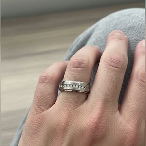 New Titanium & CZ-Accented Band Size. 9✨